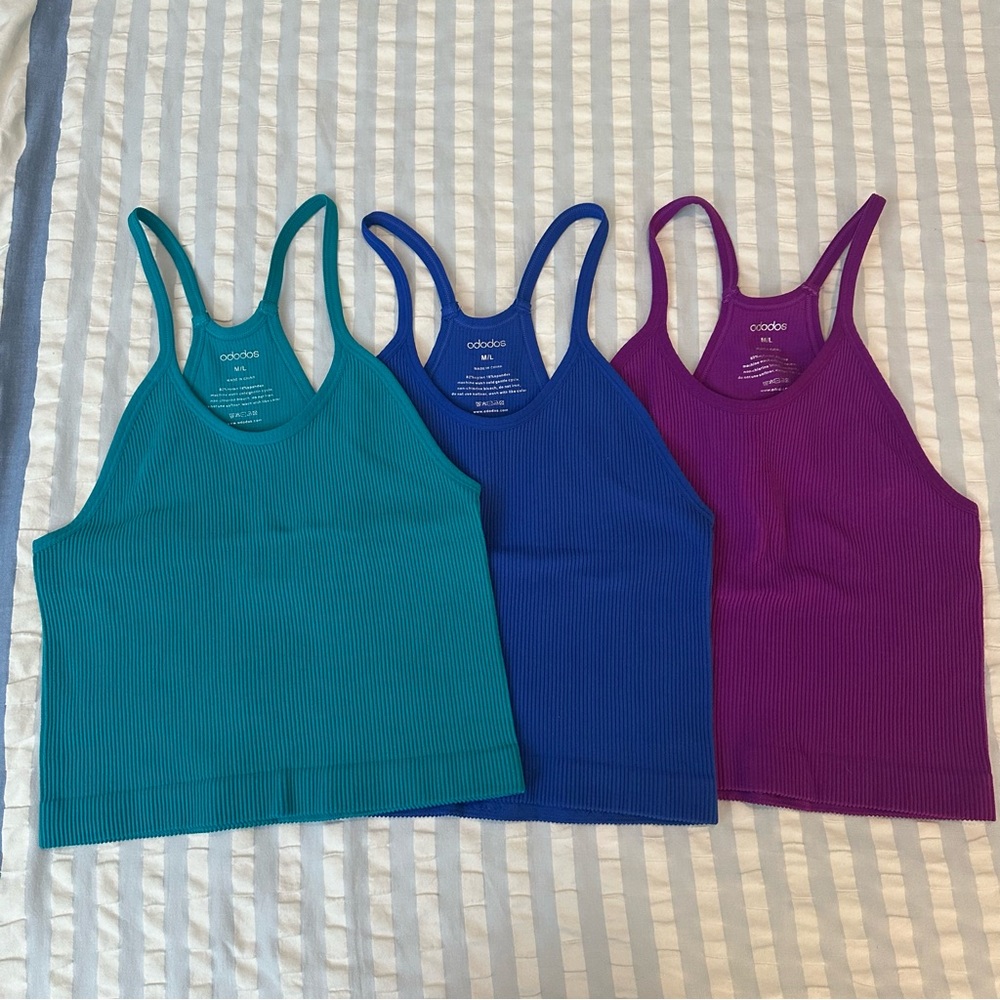 Fitted cropped tank bundle of 3 size M/L